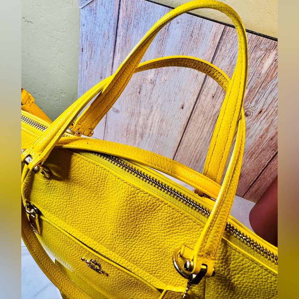 COACH Prairie Satchel in Pebble Leather - Yellow - GUC - Picture 10 of 17